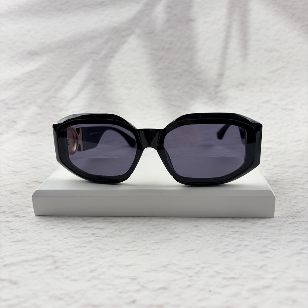 Classic Geometric Frame Sunglasses - Elegant Gold Accents UV Protection