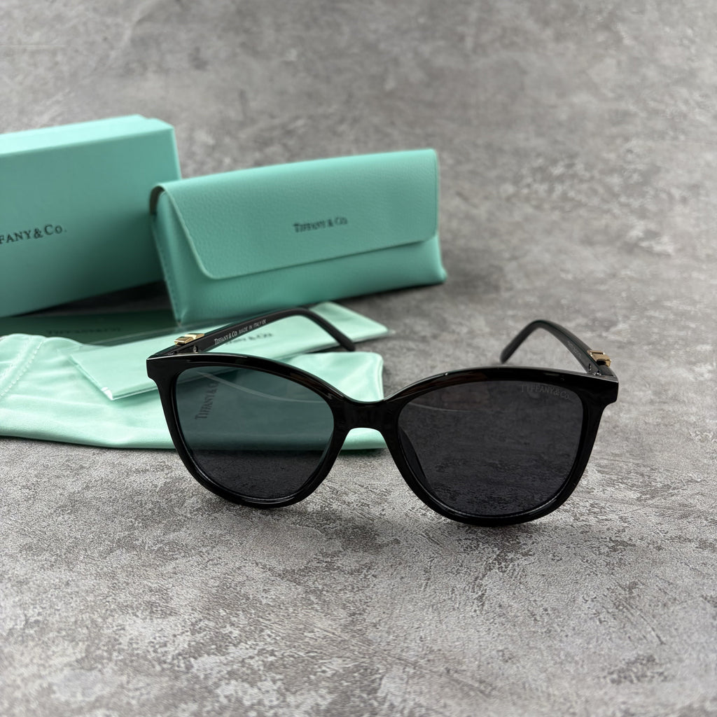 Classic Cat-Eye Sunglasses – Lightweight UV Protection Eyewear