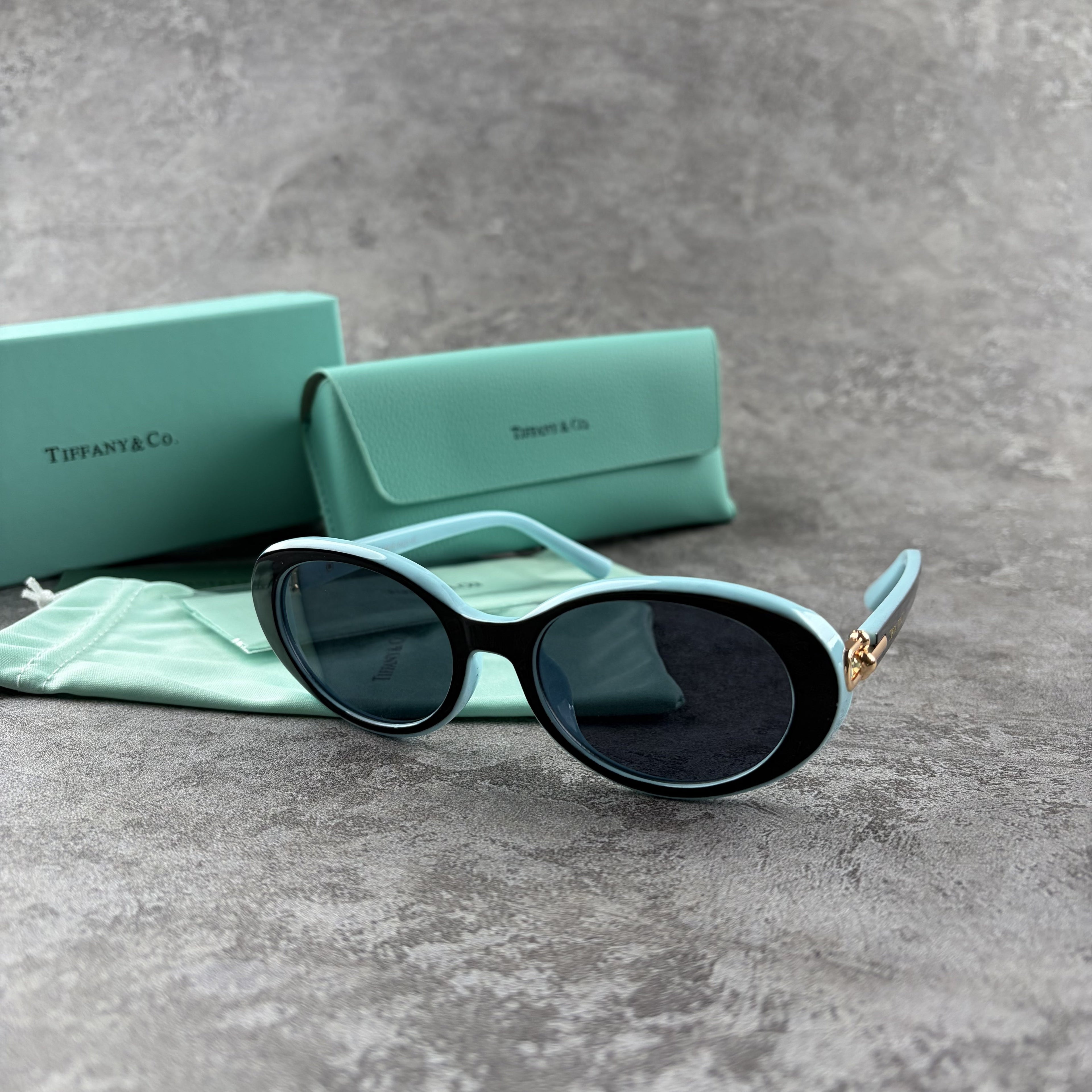 Oval Frame Sunglasses | UV-Protected Fashion Shades for Women