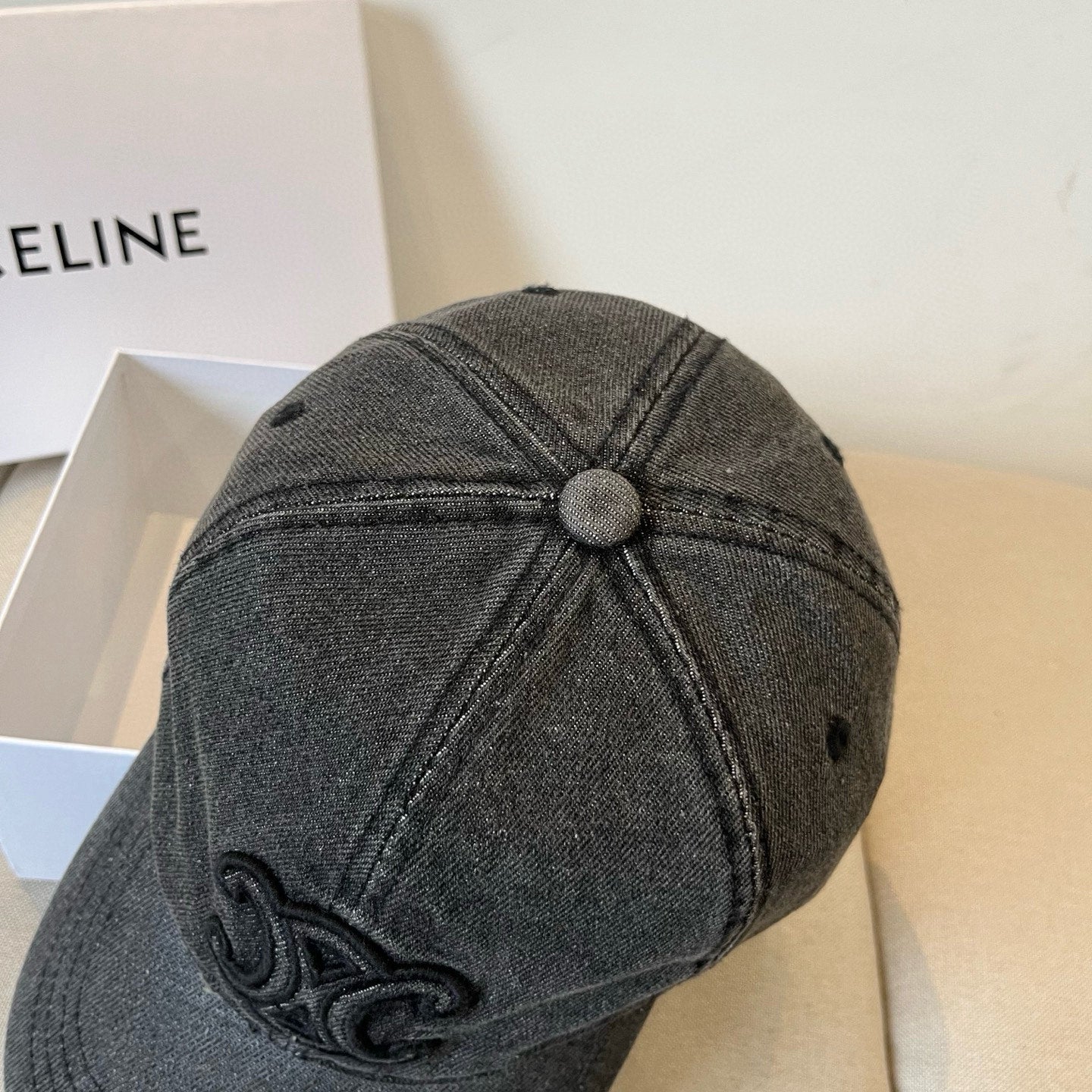 Washed black cotton cap with tonal embroidered emblem