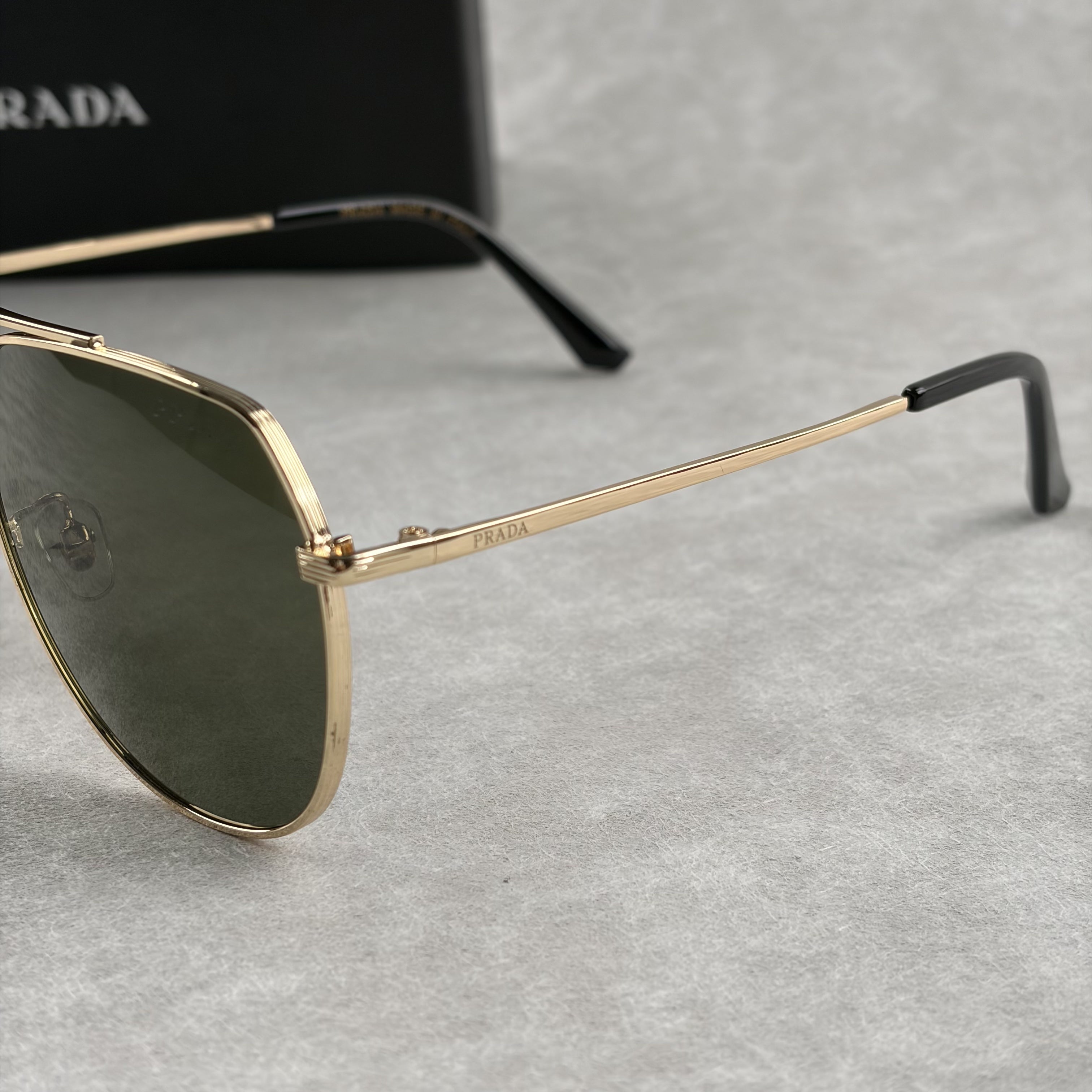 Classic Gold Aviator Sunglasses - Premium Metal Frame UV Protection