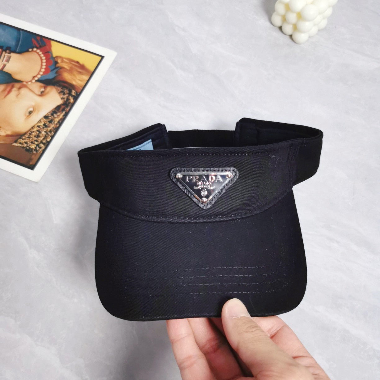 Black nylon logo‑plaque visor with curved brim