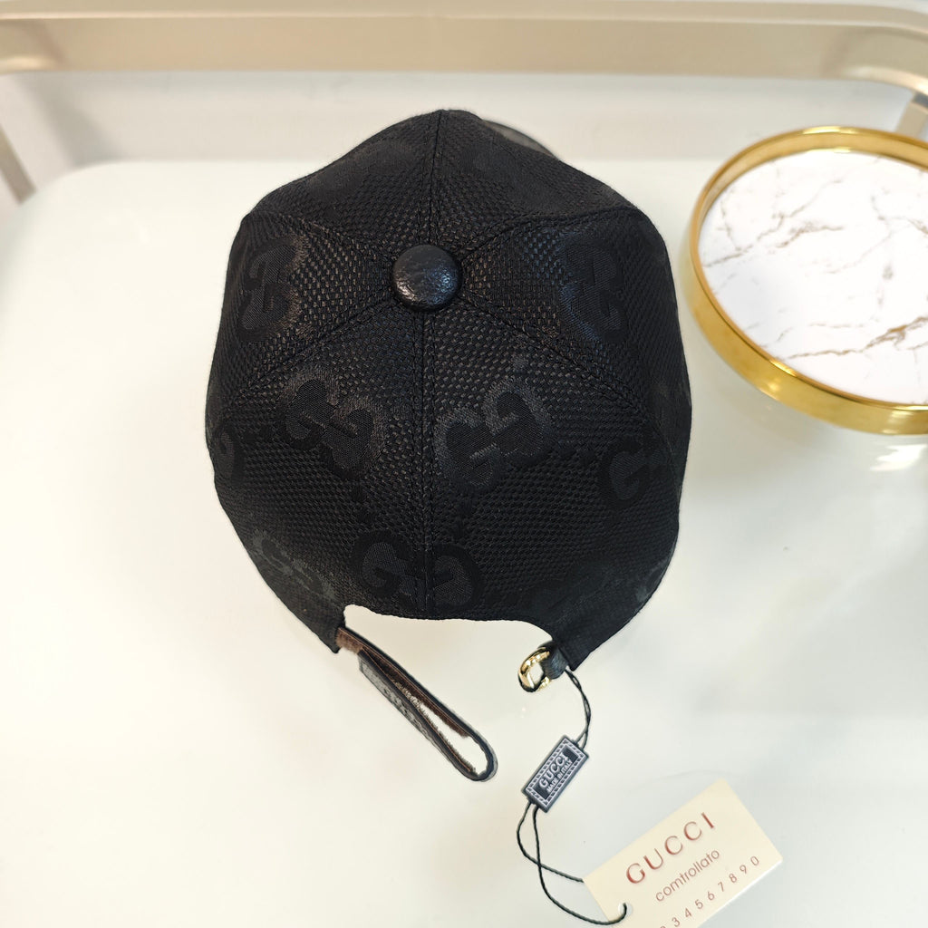Sleek Black Baseball Cap with Textured Detailing