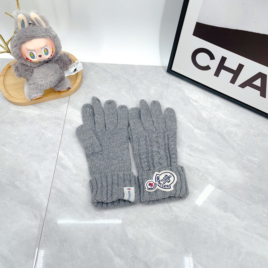 Set of Beanie Glove Scarf