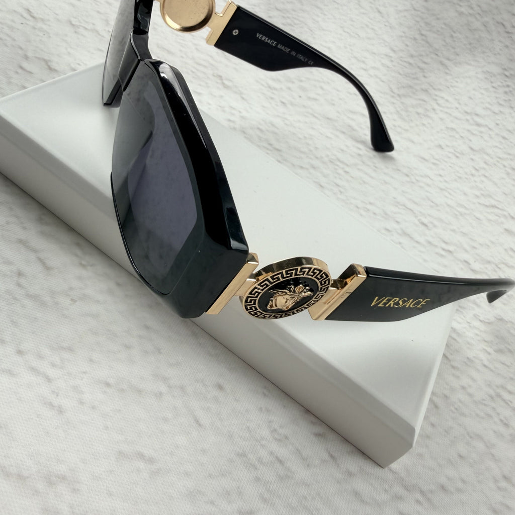 Classic Geometric Frame Sunglasses - Elegant Gold Accents UV Protection