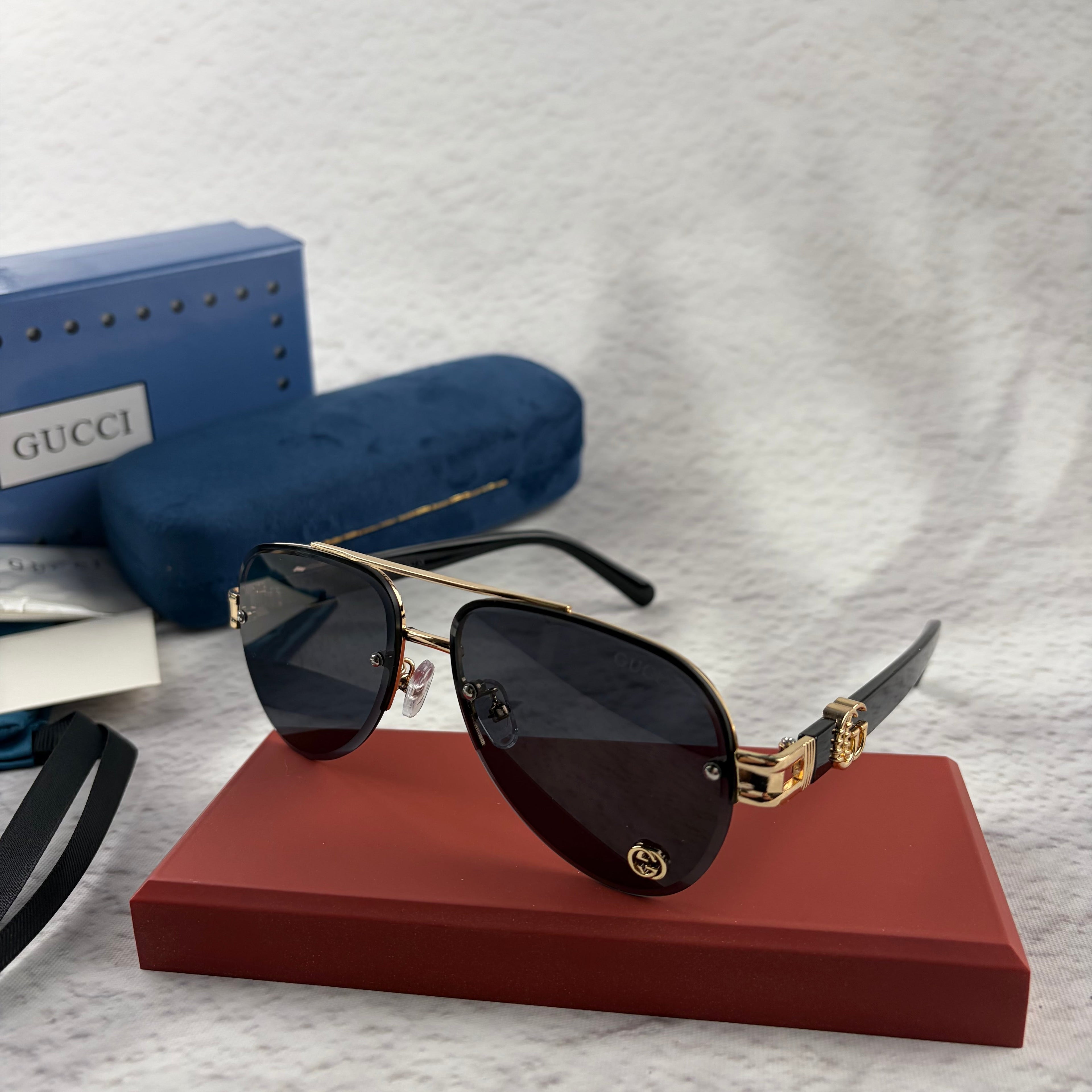 Modern Pilot Sunglasses with Gold Accents - UV400 Protection