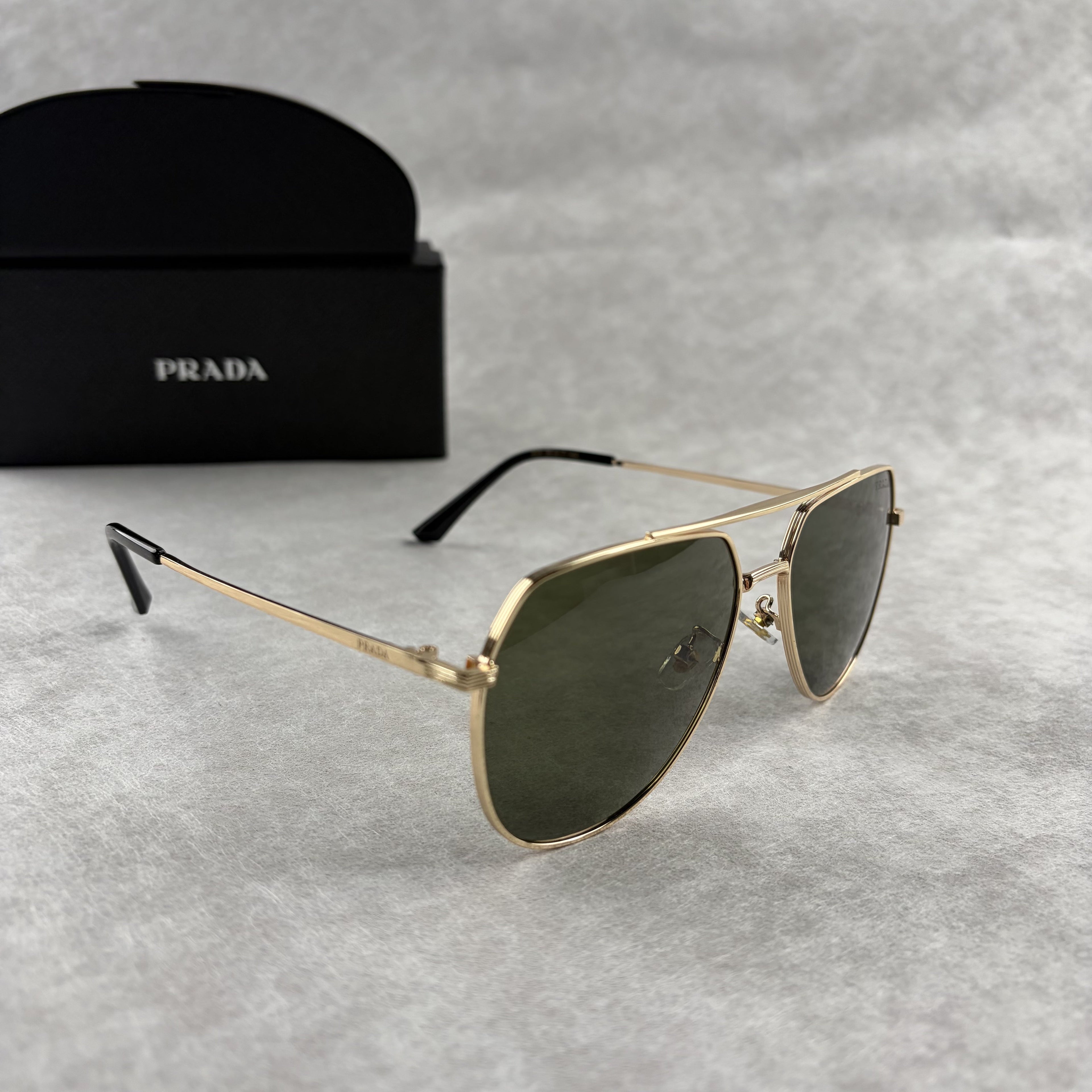 Classic Gold Aviator Sunglasses - Premium Metal Frame UV Protection