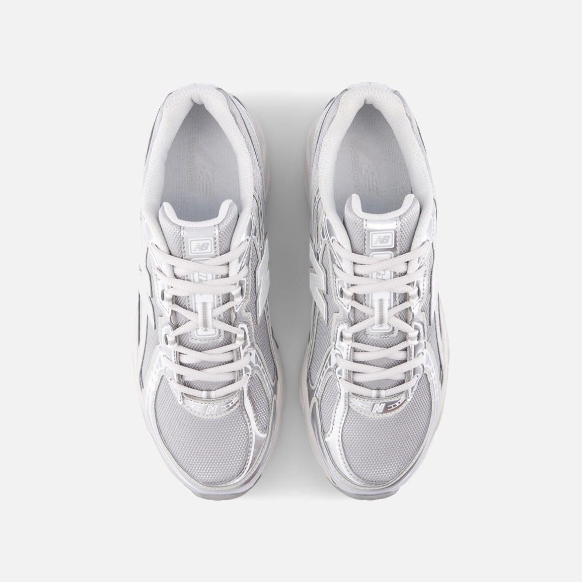 740 - METALLIC SILVER 877 C