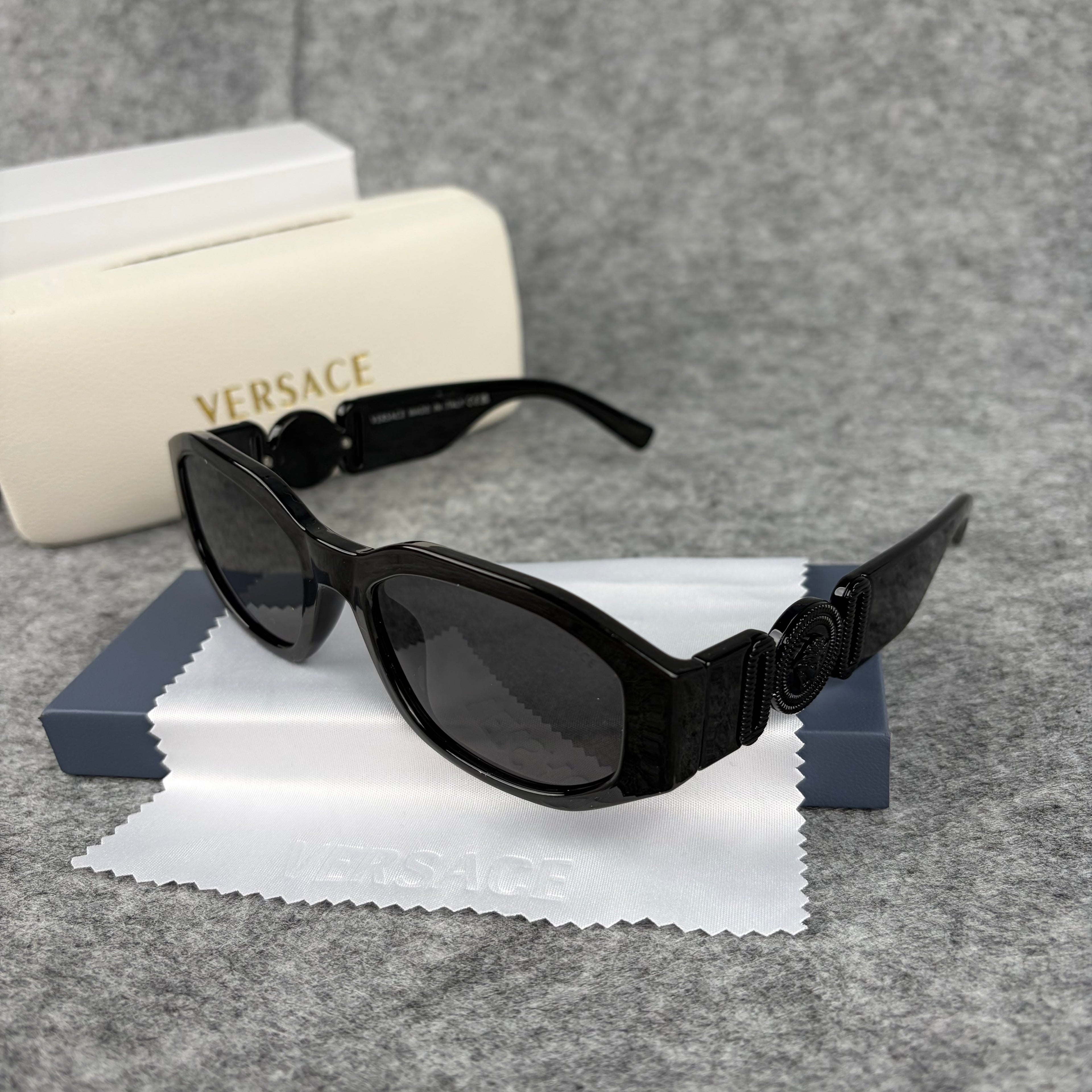 Premium Oval Black Sunglasses - UV Protection Vintage Frames