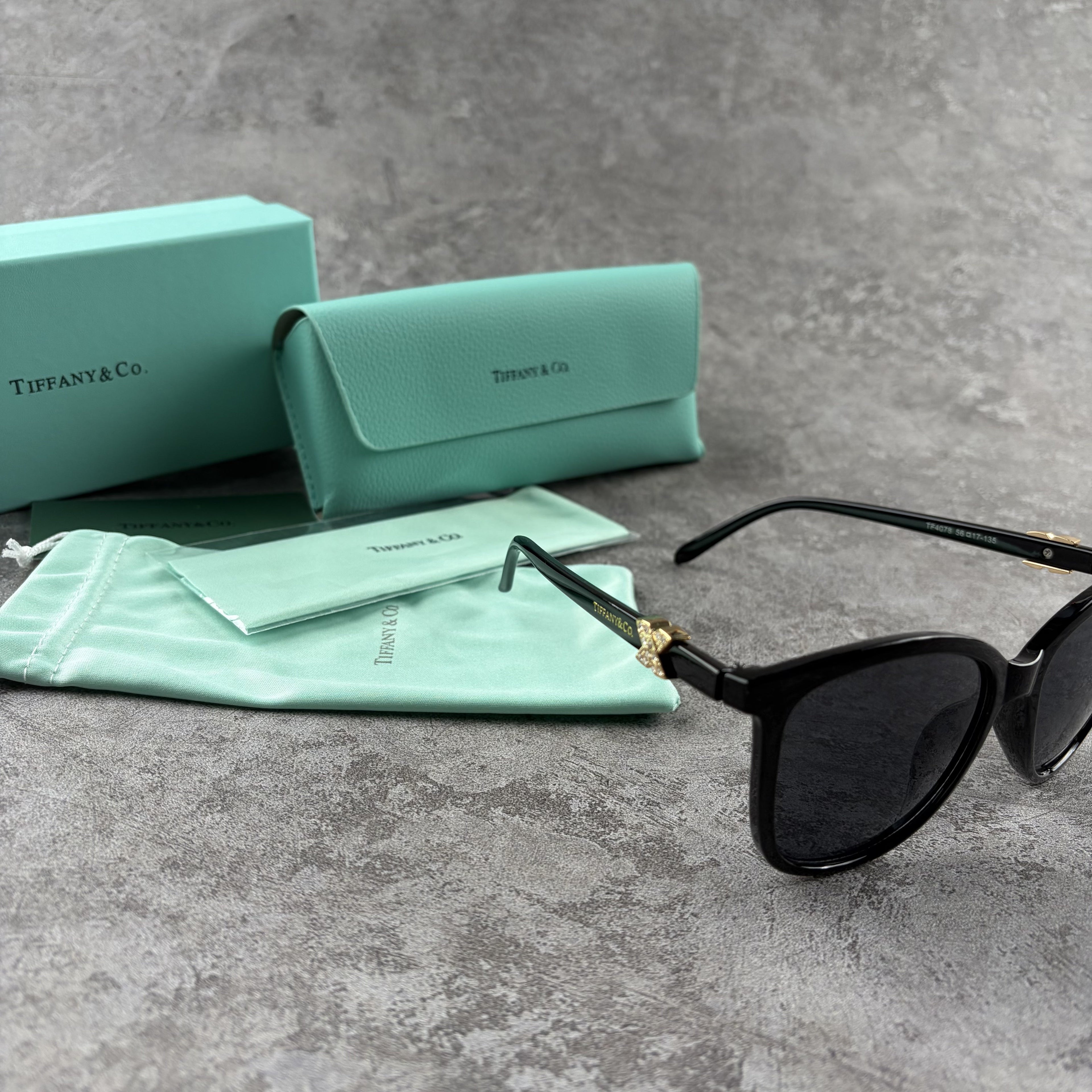 Classic Cat-Eye Sunglasses – Lightweight UV Protection Eyewear