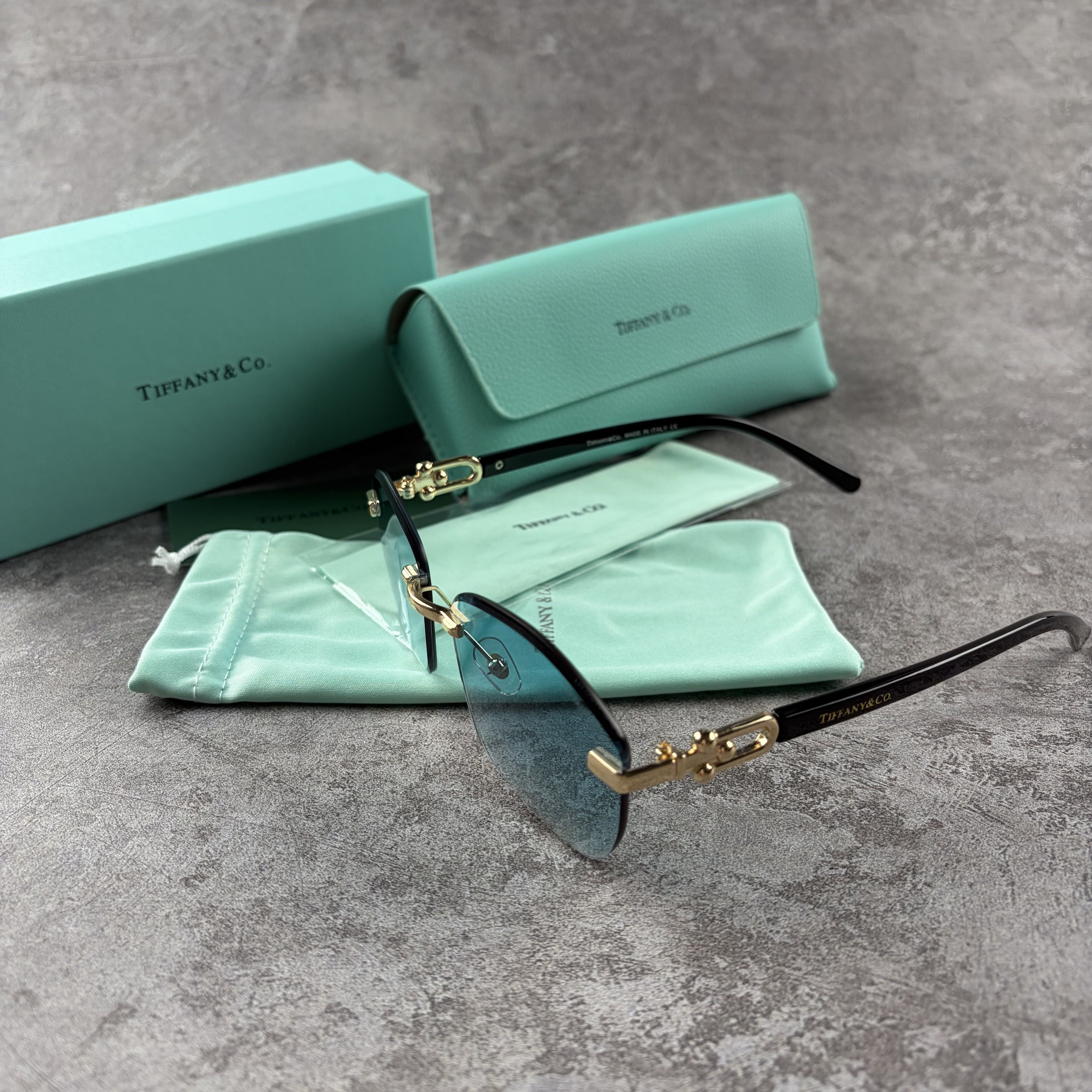 Elegant Rimless Blue Tint Sunglasses – Lightweight Gold Frame