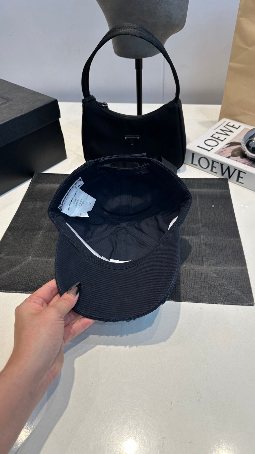 Sophisticated Minimalist Cap - Classic Navy Blue