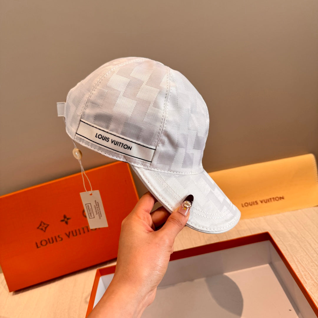 Elegant Checkered Baseball Cap