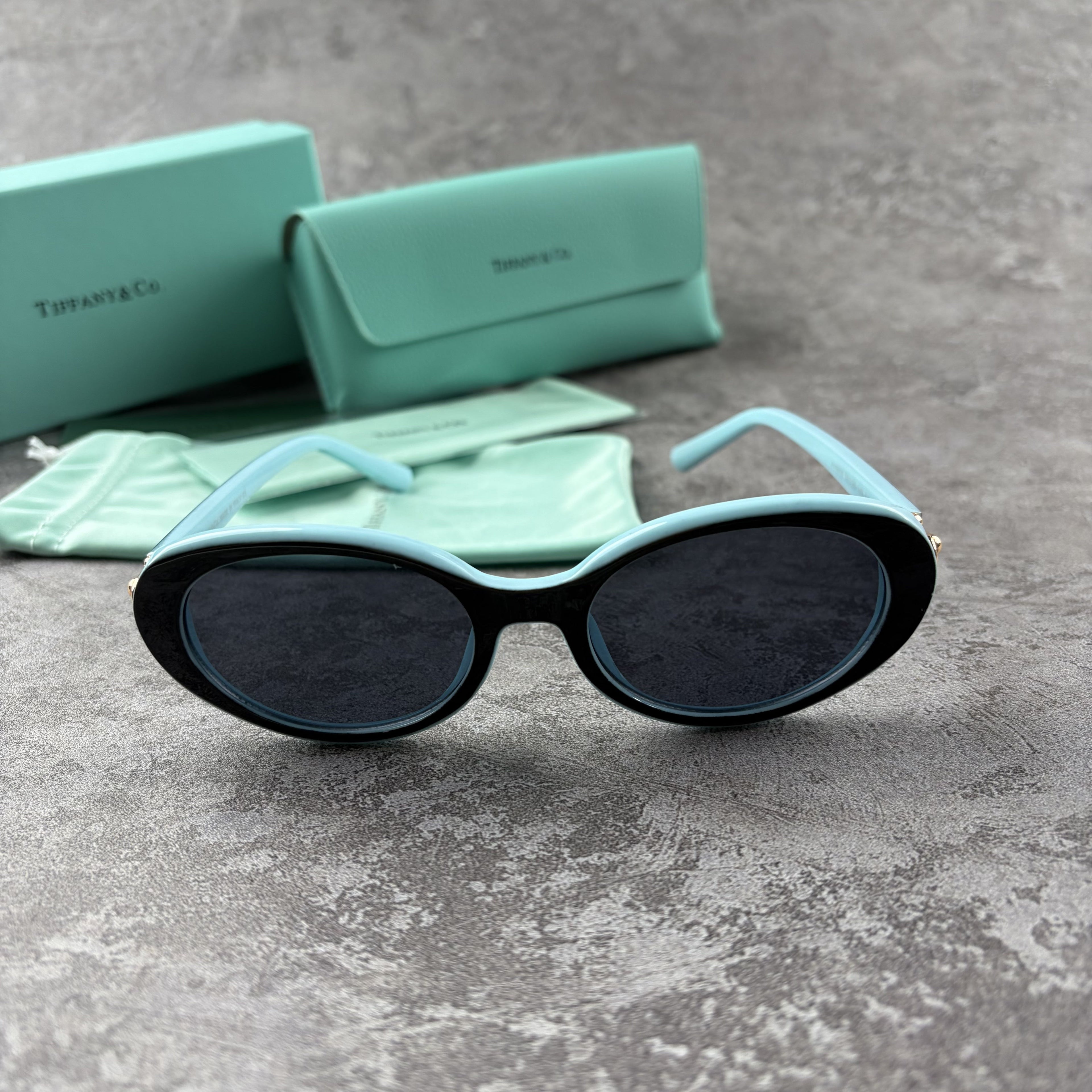 Oval Frame Sunglasses | UV-Protected Fashion Shades for Women