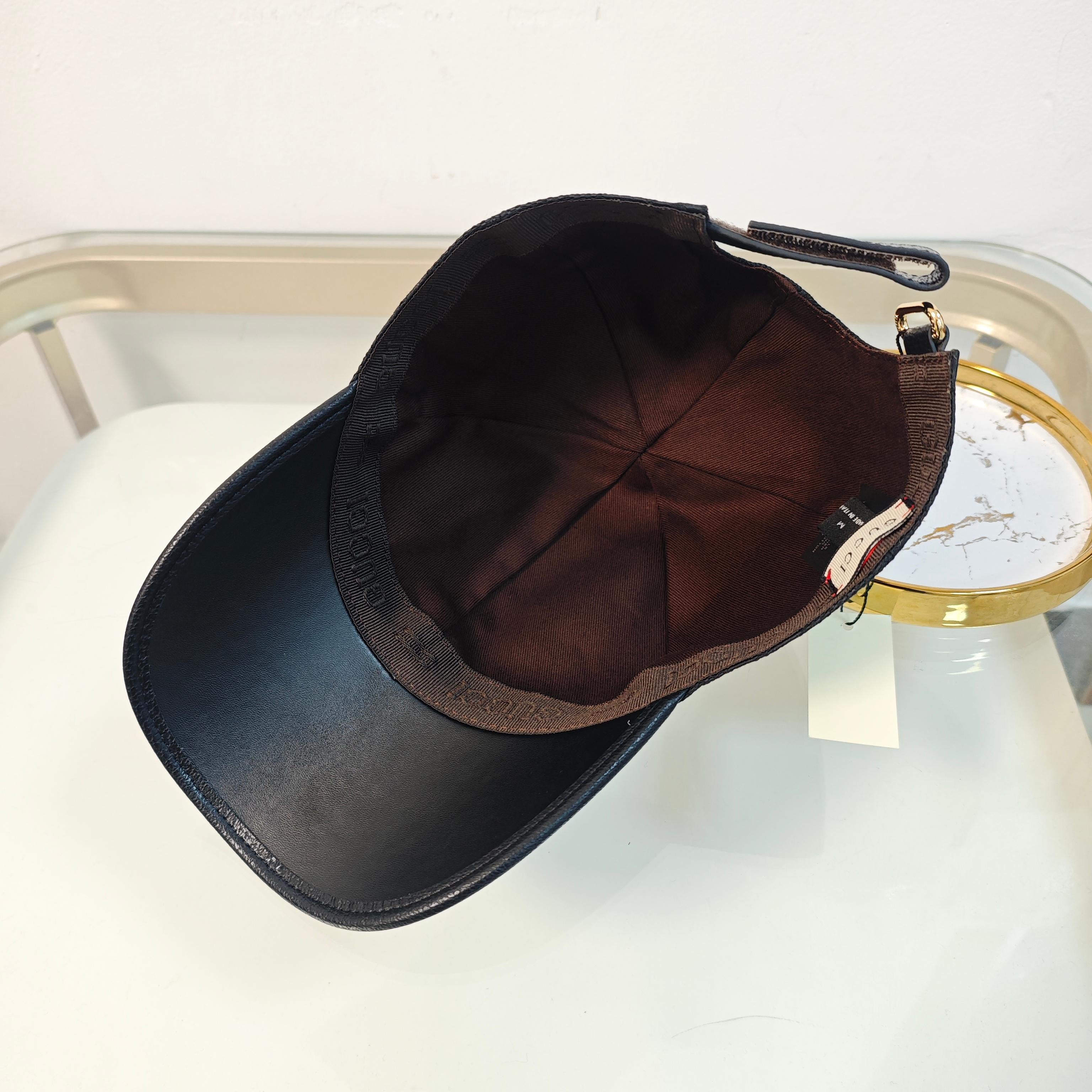 Sleek Black Baseball Cap with Textured Detailing
