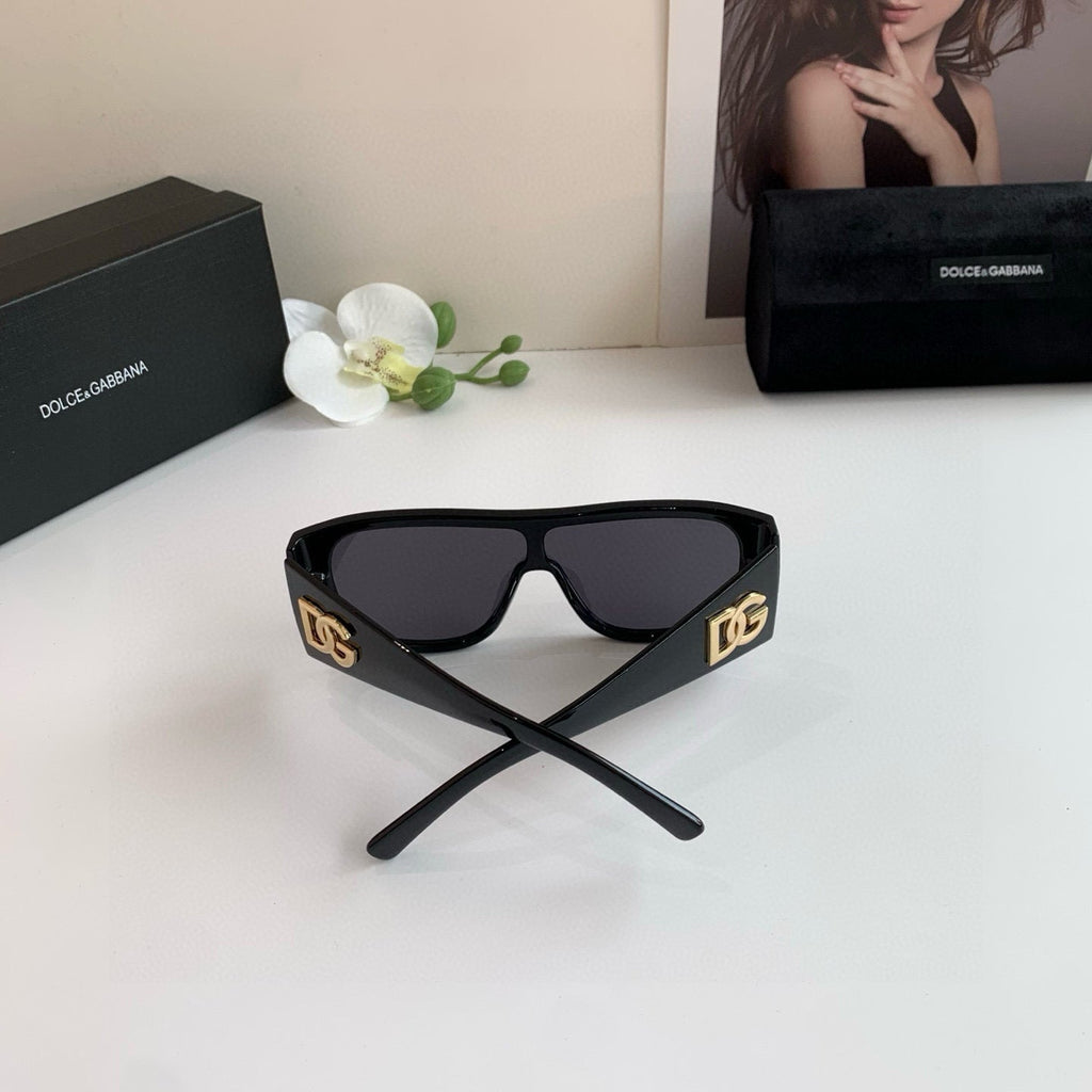 Bold Oversized Shield Sunglasses